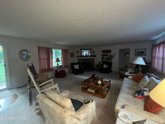 246 Harding Rd, Harriman, TN 37748