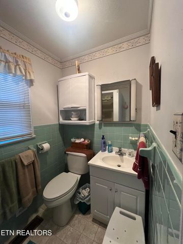 246 Harding Rd, Harriman, TN 37748