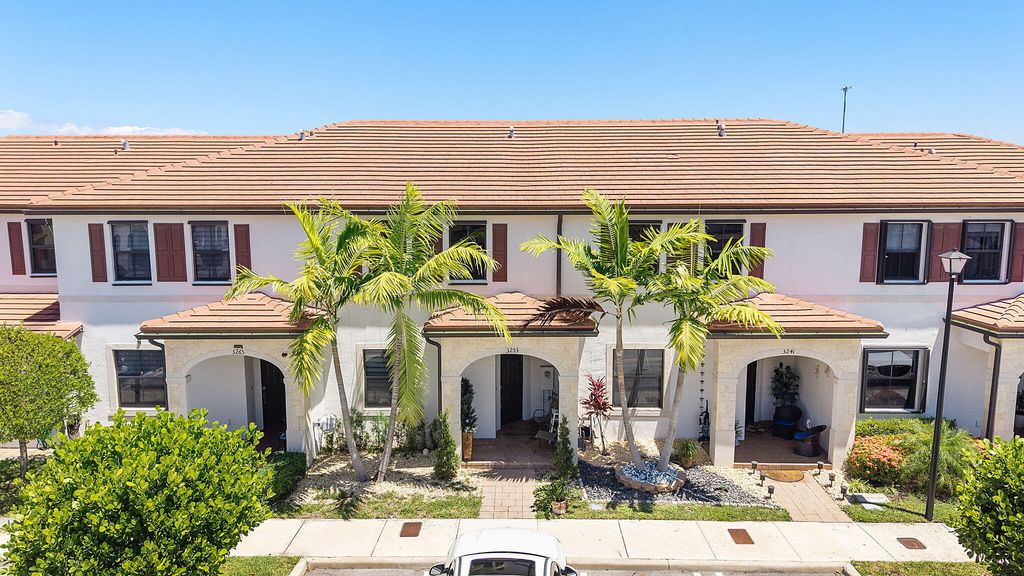3253 W 106th Terrace 3253, Hialeah, FL 33018