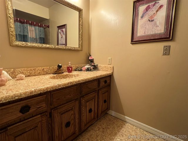 6031 Westwood Avenue, Oilton, OK 74052