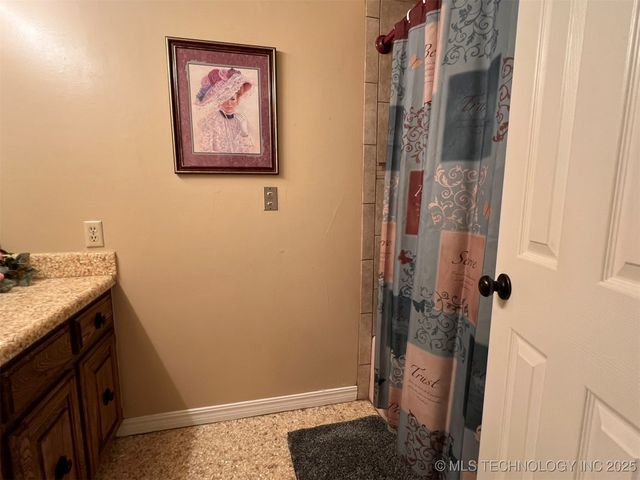 6031 Westwood Avenue, Oilton, OK 74052