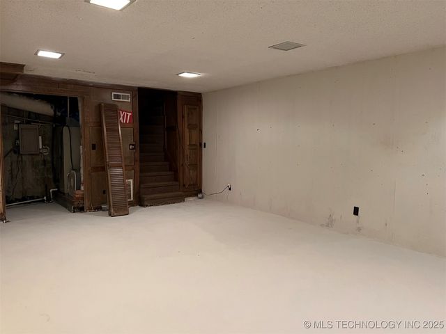 6031 Westwood Avenue, Oilton, OK 74052