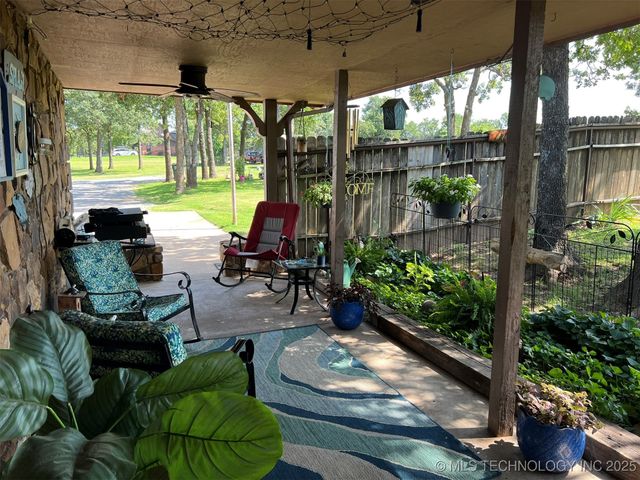 6031 Westwood Avenue, Oilton, OK 74052