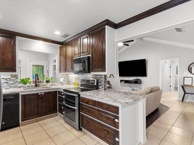2600 S Meadow Drive, Fort Worth, TX 76133