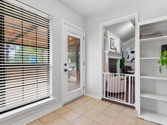 2600 S Meadow Drive, Fort Worth, TX 76133