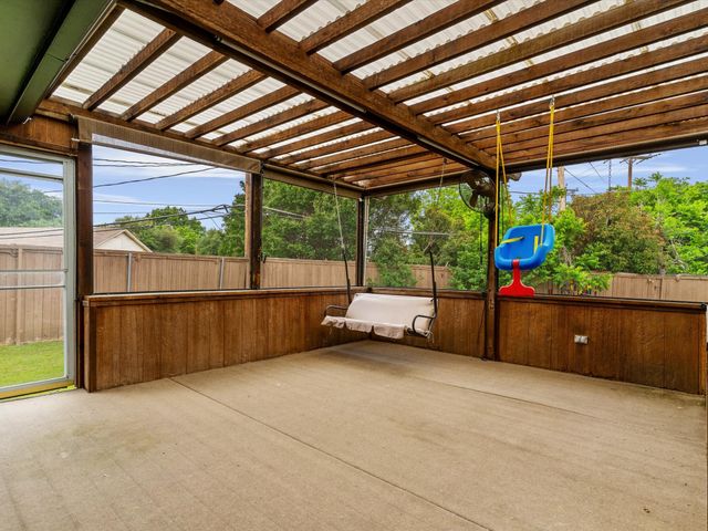 2600 S Meadow Drive, Fort Worth, TX 76133