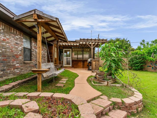2600 S Meadow Drive, Fort Worth, TX 76133