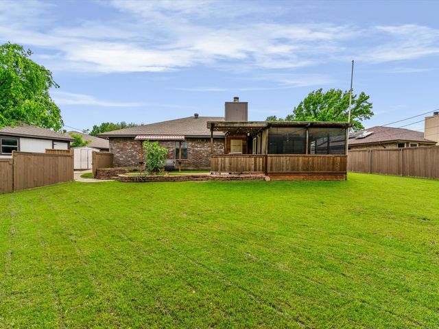 2600 S Meadow Drive, Fort Worth, TX 76133