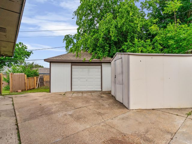 2600 S Meadow Drive, Fort Worth, TX 76133