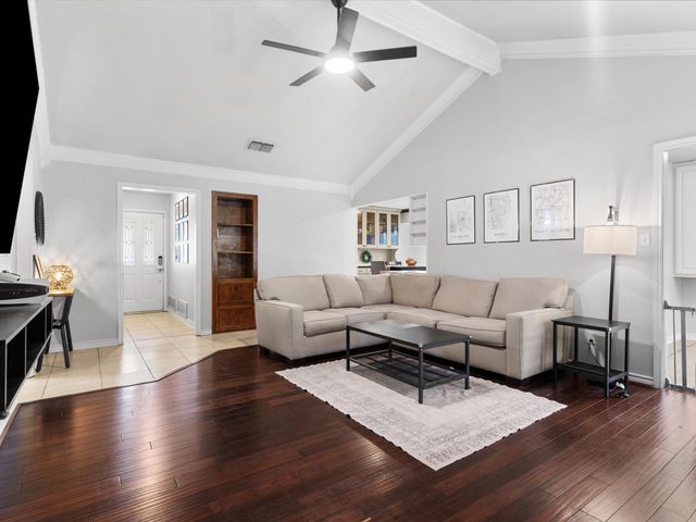 2600 S Meadow Drive, Fort Worth, TX 76133