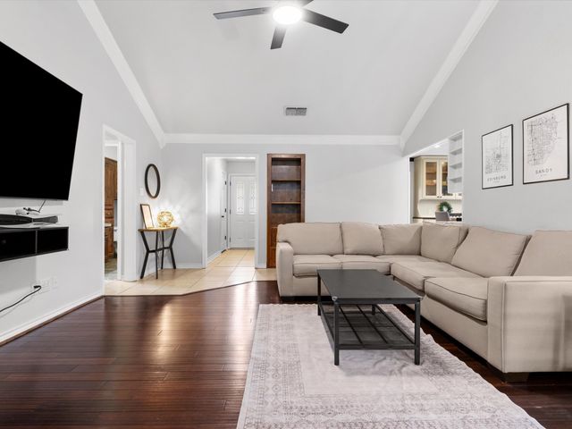 2600 S Meadow Drive, Fort Worth, TX 76133