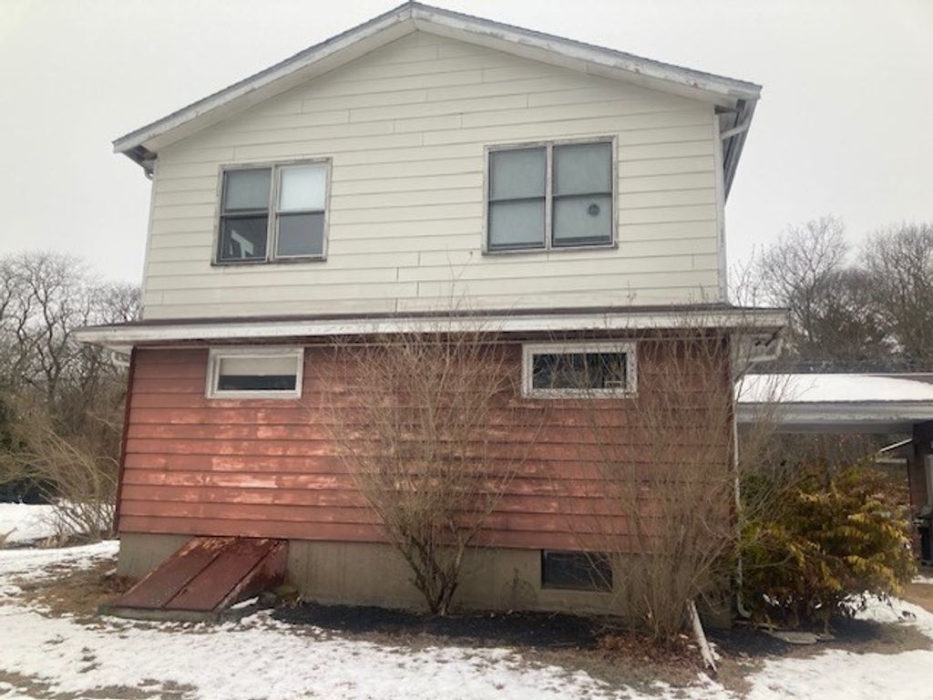 115 Cross Ln, Beverly, MA 01915