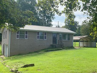 1137 Drake Rd, Adams, TN 37010