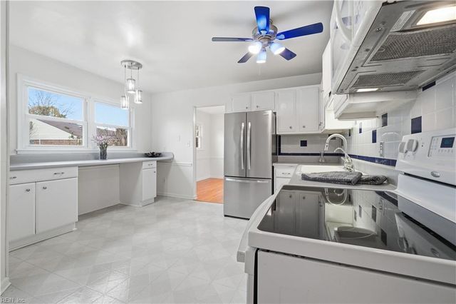 693 Charlecote DR, Virginia Beach, VA 23464