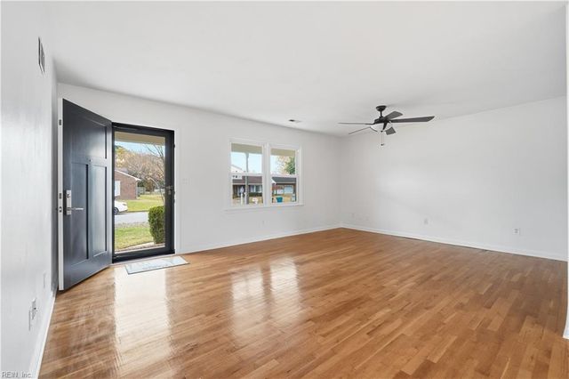 693 Charlecote DR, Virginia Beach, VA 23464