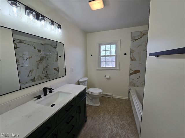 52 Meadow Ln Circle, Parkersburg, WV 26101