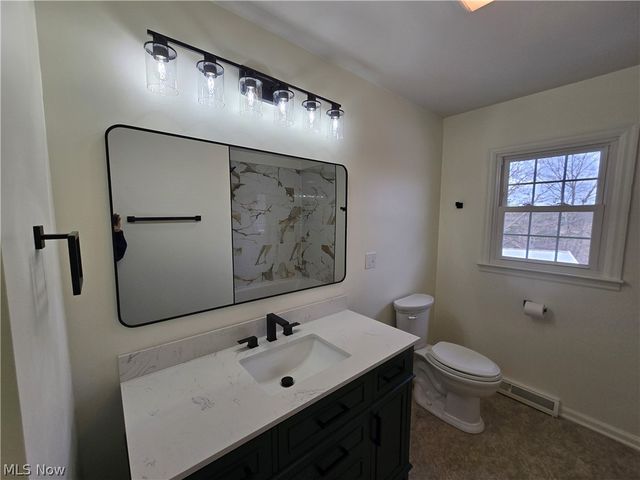 52 Meadow Ln Circle, Parkersburg, WV 26101