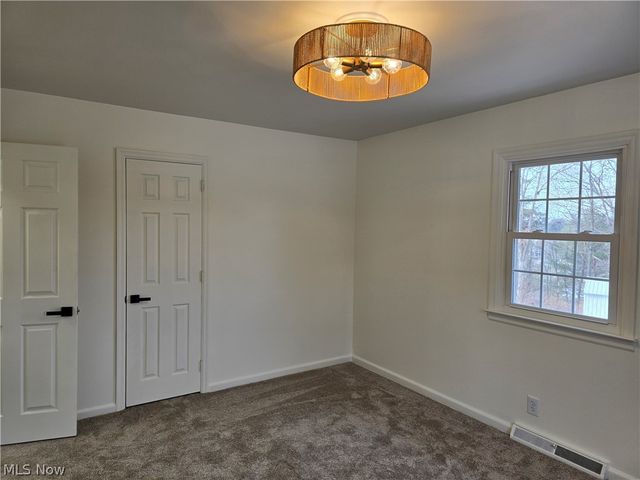 52 Meadow Ln Circle, Parkersburg, WV 26101