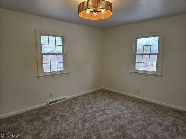 52 Meadow Ln Circle, Parkersburg, WV 26101