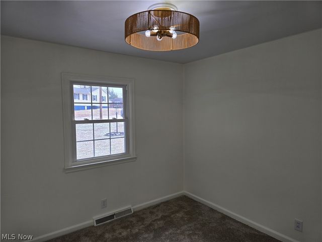 52 Meadow Ln Circle, Parkersburg, WV 26101