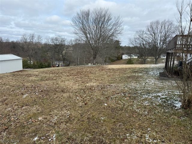 52 Meadow Ln Circle, Parkersburg, WV 26101