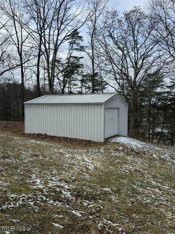 52 Meadow Ln Circle, Parkersburg, WV 26101