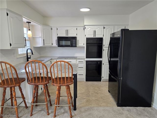 52 Meadow Ln Circle, Parkersburg, WV 26101