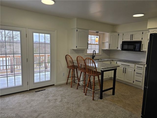 52 Meadow Ln Circle, Parkersburg, WV 26101