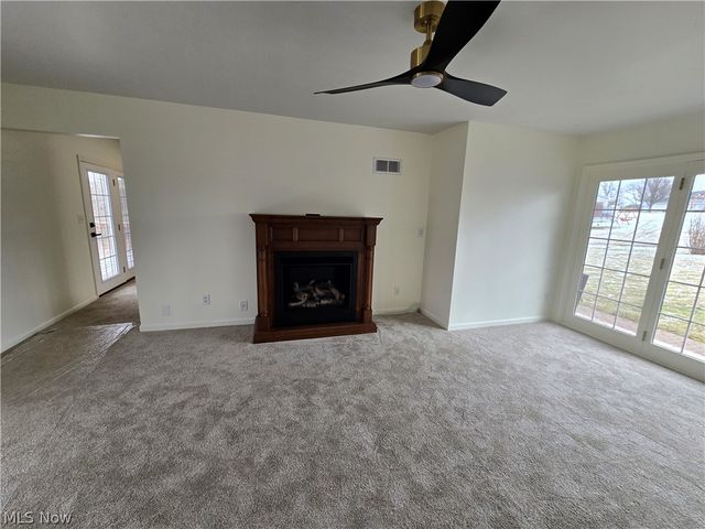 52 Meadow Ln Circle, Parkersburg, WV 26101