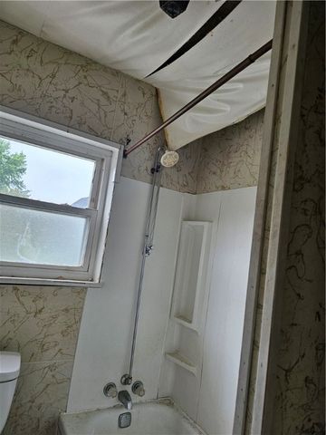 413 Electric St, New Castle, PA 16101