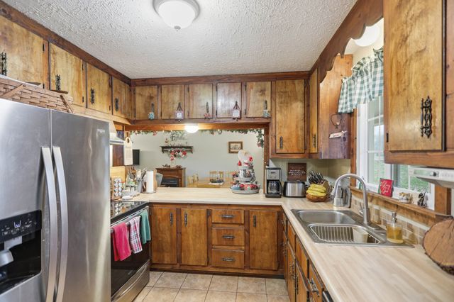 104 Brookview Dr, White House, TN 37188