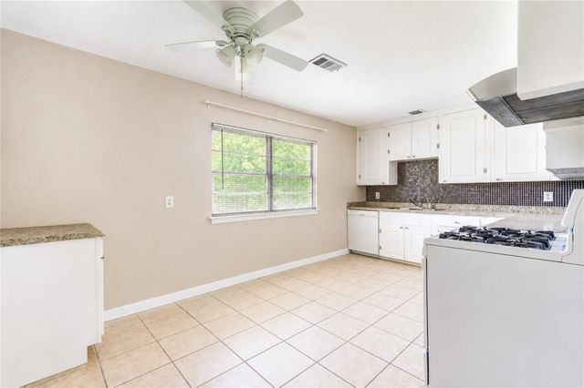 3205 Hays Street, Pasadena, TX 77503