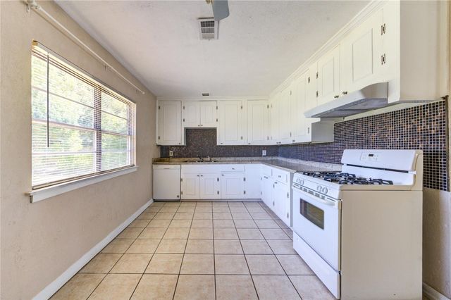 3205 Hays Street, Pasadena, TX 77503
