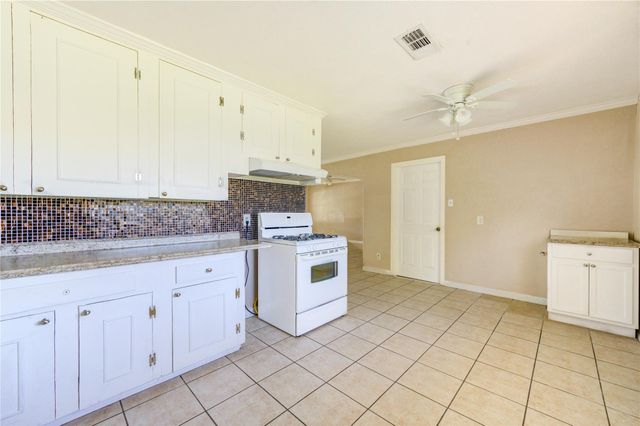 3205 Hays Street, Pasadena, TX 77503