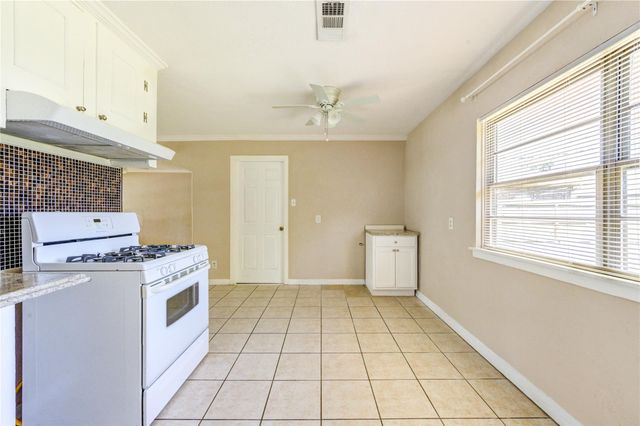 3205 Hays Street, Pasadena, TX 77503
