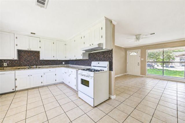 3205 Hays Street, Pasadena, TX 77503