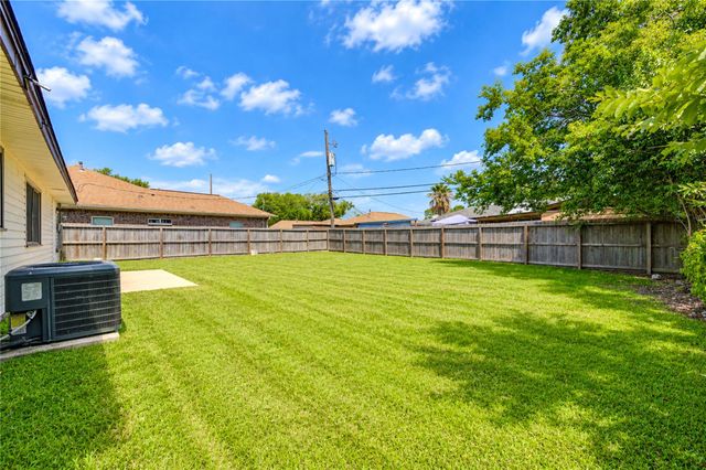 3205 Hays Street, Pasadena, TX 77503