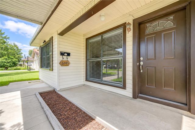 3205 Hays Street, Pasadena, TX 77503