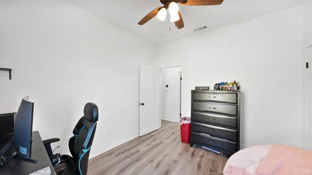 1318 N Redington Street, Hanford, CA 93230