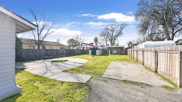 1318 N Redington Street, Hanford, CA 93230
