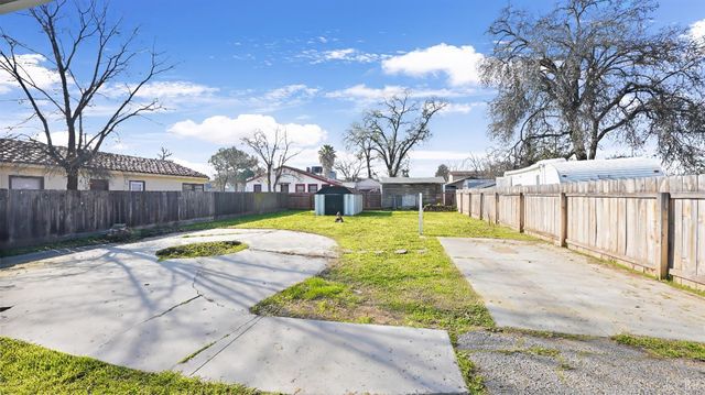 1318 N Redington Street, Hanford, CA 93230