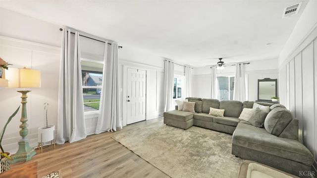 1318 N Redington Street, Hanford, CA 93230