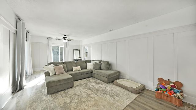 1318 N Redington Street, Hanford, CA 93230