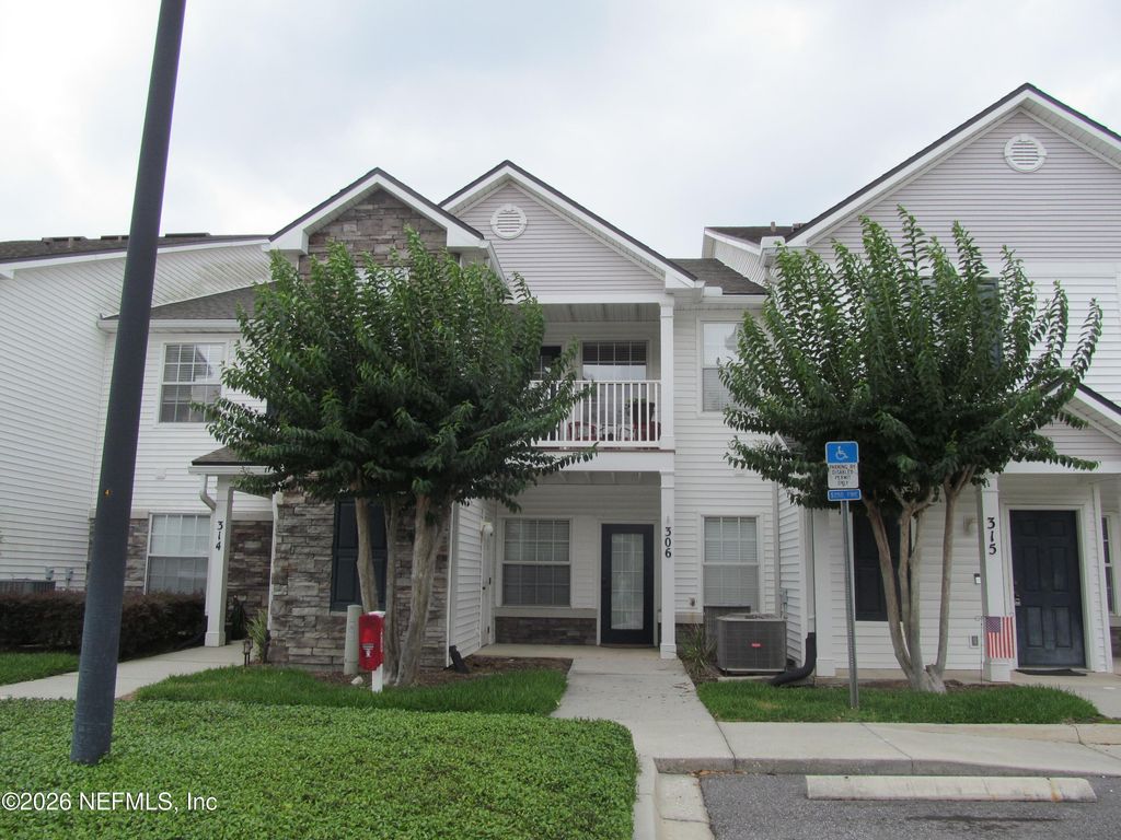 2200 MARSH HAWK Lane 306, Fleming Island, FL 32003