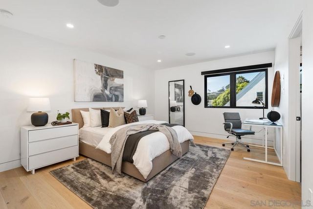 5727 Baja Mar, La Jolla, CA 92037