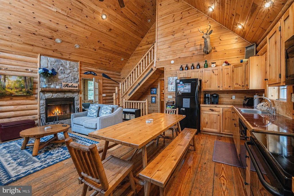 Image 10 of property listing at 55 VILLAGE DR #5, Oakland, MD 21550