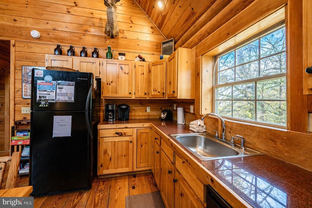 Image 12 of property listing at 55 VILLAGE DR #5, Oakland, MD 21550