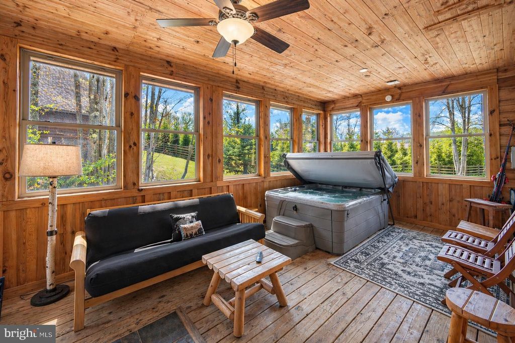 Image 13 of property listing at 55 VILLAGE DR #5, Oakland, MD 21550