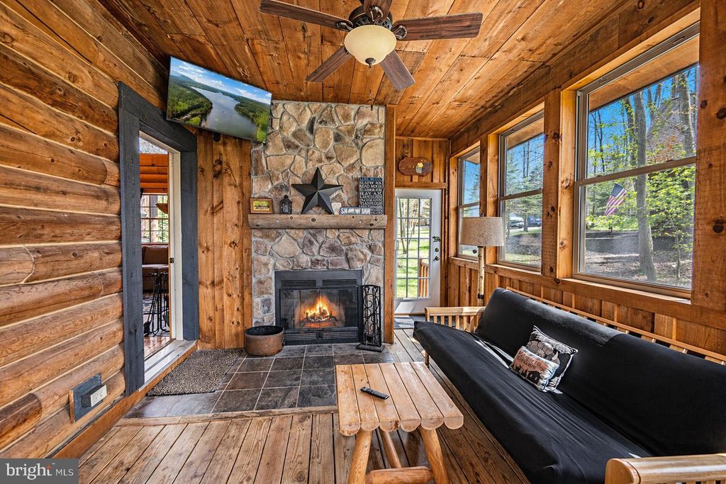 Image 14 of property listing at 55 VILLAGE DR #5, Oakland, MD 21550