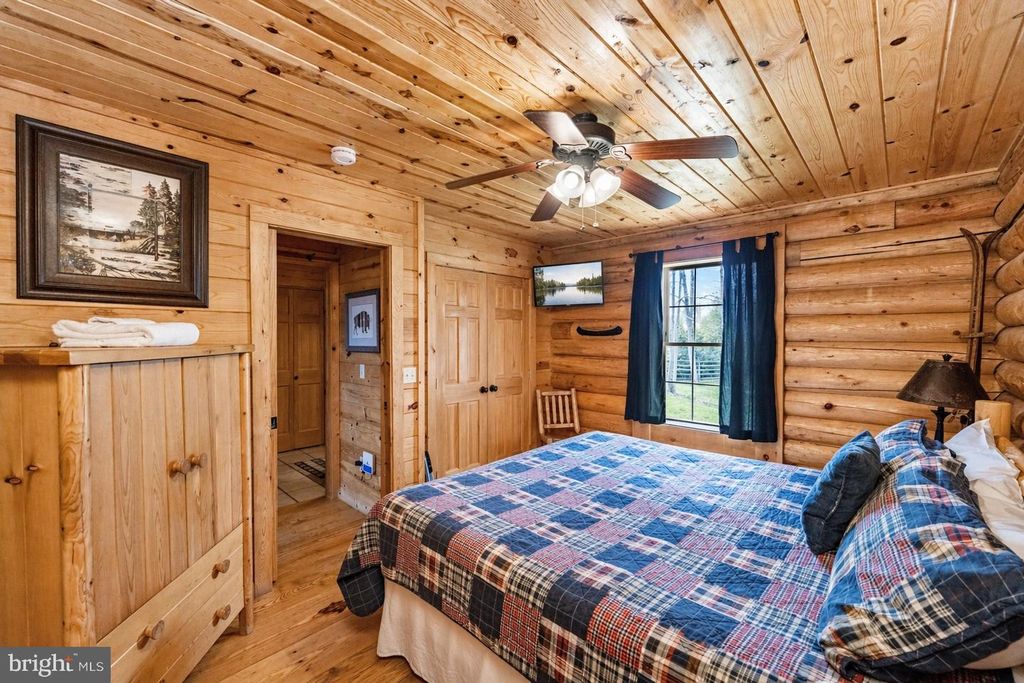 Image 15 of property listing at 55 VILLAGE DR #5, Oakland, MD 21550